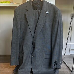 NWT Men's Classic Gray lightweight suit